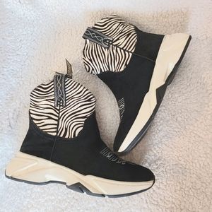 Dingo - NWT - Safari Leather booties